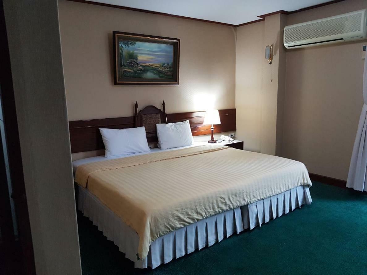 Baanbusarin Hotel Hua Hin Exterior foto